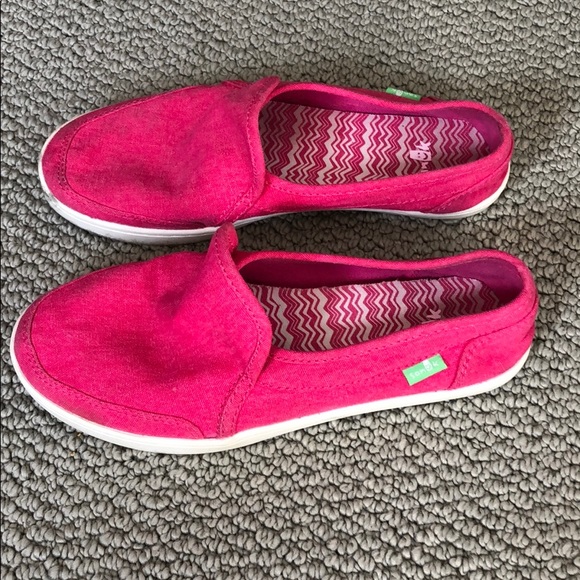 Sanuk slip ons, size 2 - Picture 2 of 6
